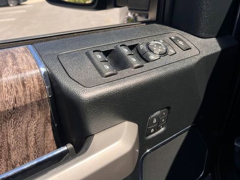 Used 2019 Ford F250 Lariat w/ Lariat Value Package image 11