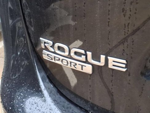 Used 2019 Nissan Rogue Sport SL w/ Premium Package FWD image 9