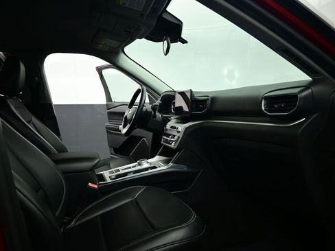 Used 2020 Ford Explorer XLT w/ Equipment Group 202A image 25