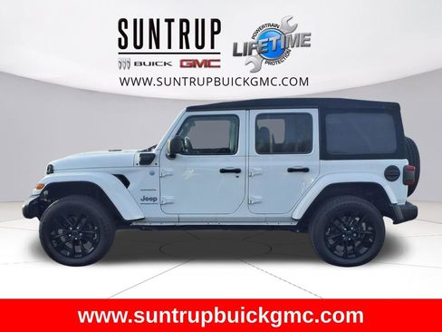Used 2024 Jeep Wrangler Unlimited Sahara image 2
