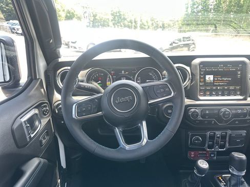 Used 2023 Jeep Wrangler Unlimited Rubicon 4xe AWD/4WD image 24