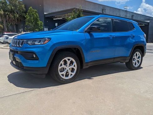 Used 2024 Jeep Compass Latitude AWD/4WD image 10