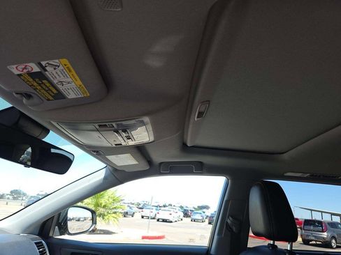Used 2019 Toyota Highlander XLE AWD/4WD image 12