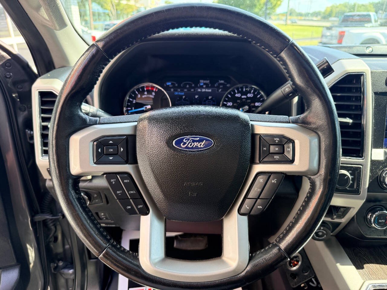 Used 2021 Ford F250 Lariat w/ Lariat Ultimate Package AWD/4WD image 22