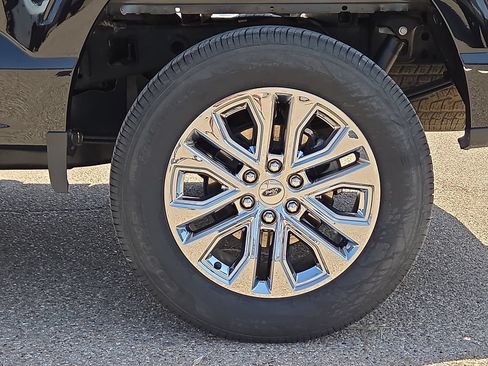Used 2024 Ford F150 Lariat w/ FX4 Off-Road Package AWD/4WD image 13