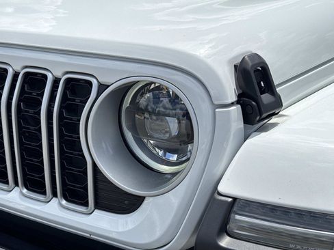 Used 2024 Jeep Wrangler Unlimited Sahara AWD/4WD image 10