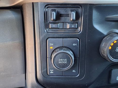 Used 2024 Ford F350 XLT image 27