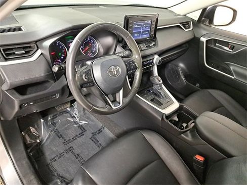 Used 2021 Toyota RAV4 XLE Premium image 18