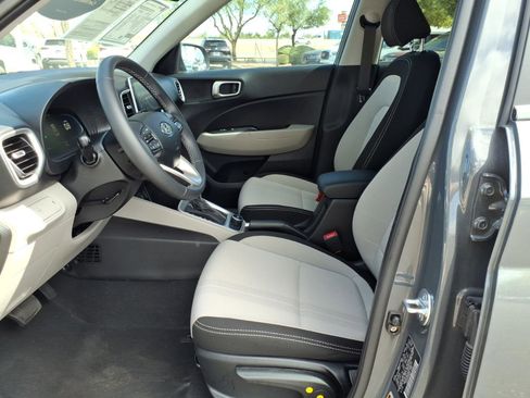 Certified 2025 Hyundai Venue SEL FWD image 13
