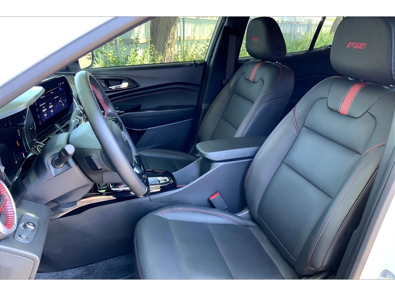 Used 2024 Chevrolet Trax RS w/ Sunroof Package FWD image 27