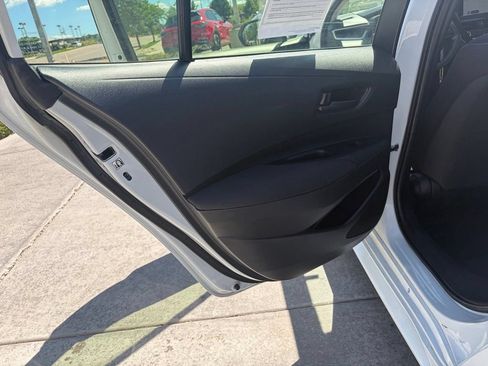 Used 2025 Toyota Corolla LE FWD image 16