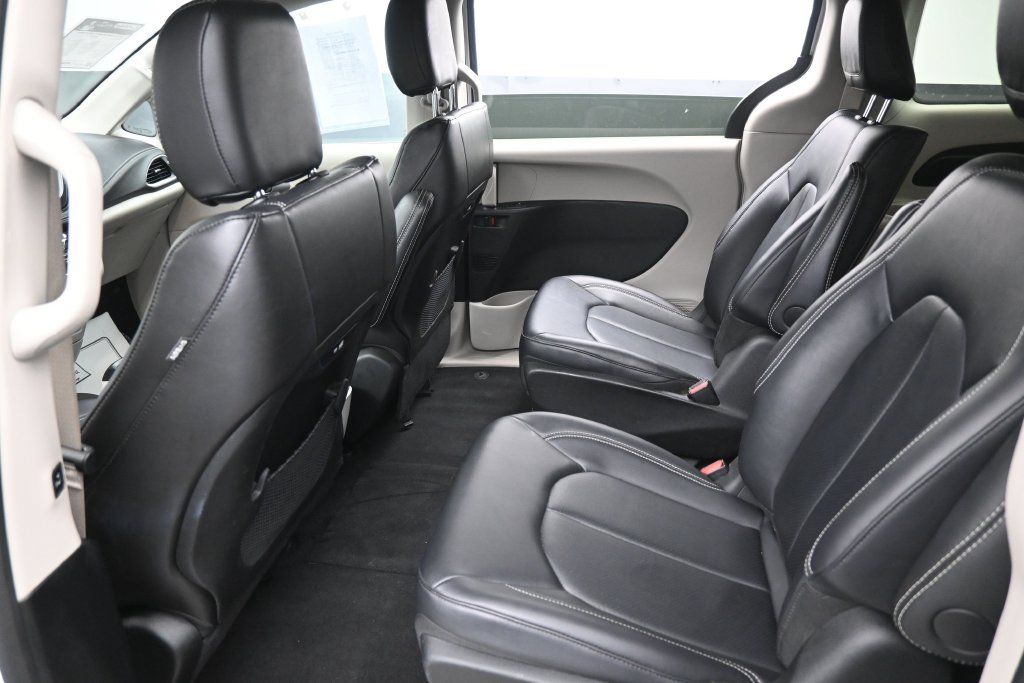 Used 2024 Chrysler Pacifica Limited FWD image 28