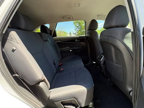 Used 2020 Kia Sorento AWD V6 image 32