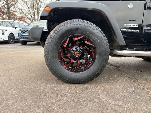 Used 2018 Jeep Wrangler Sport image 32