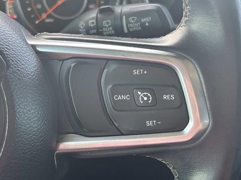 Used 2018 Jeep Wrangler Unlimited Sahara AWD/4WD image 22