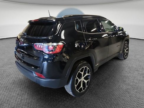 Used 2019 Jeep Compass Latitude AWD/4WD image 4