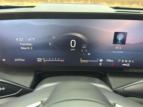 Used 2025 Buick Enclave Sport Touring image 19