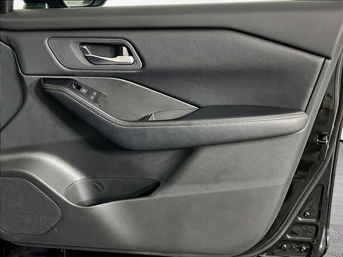 Certified 2025 Nissan Rogue SV FWD image 26