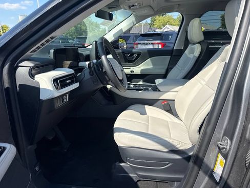 Used 2025 Lincoln Aviator AWD w/ Equipment Group 101A image 27
