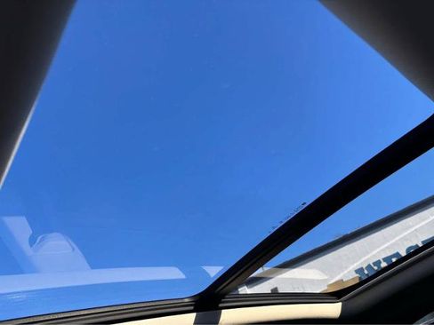 Used 2022 Buick Envision Essence w/ Technology Package I image 25