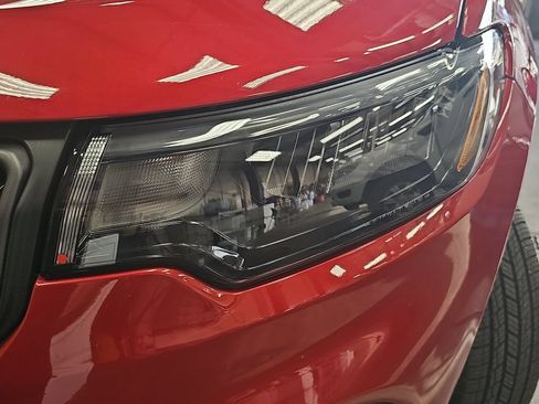 Used 2025 Jeep Compass Trailhawk AWD/4WD image 30