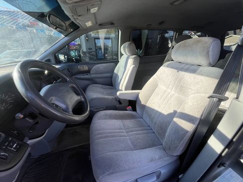 Used 2000 Toyota Sienna LE image 11