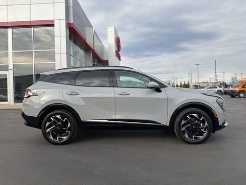 Used 2025 Kia Sportage SX image 8