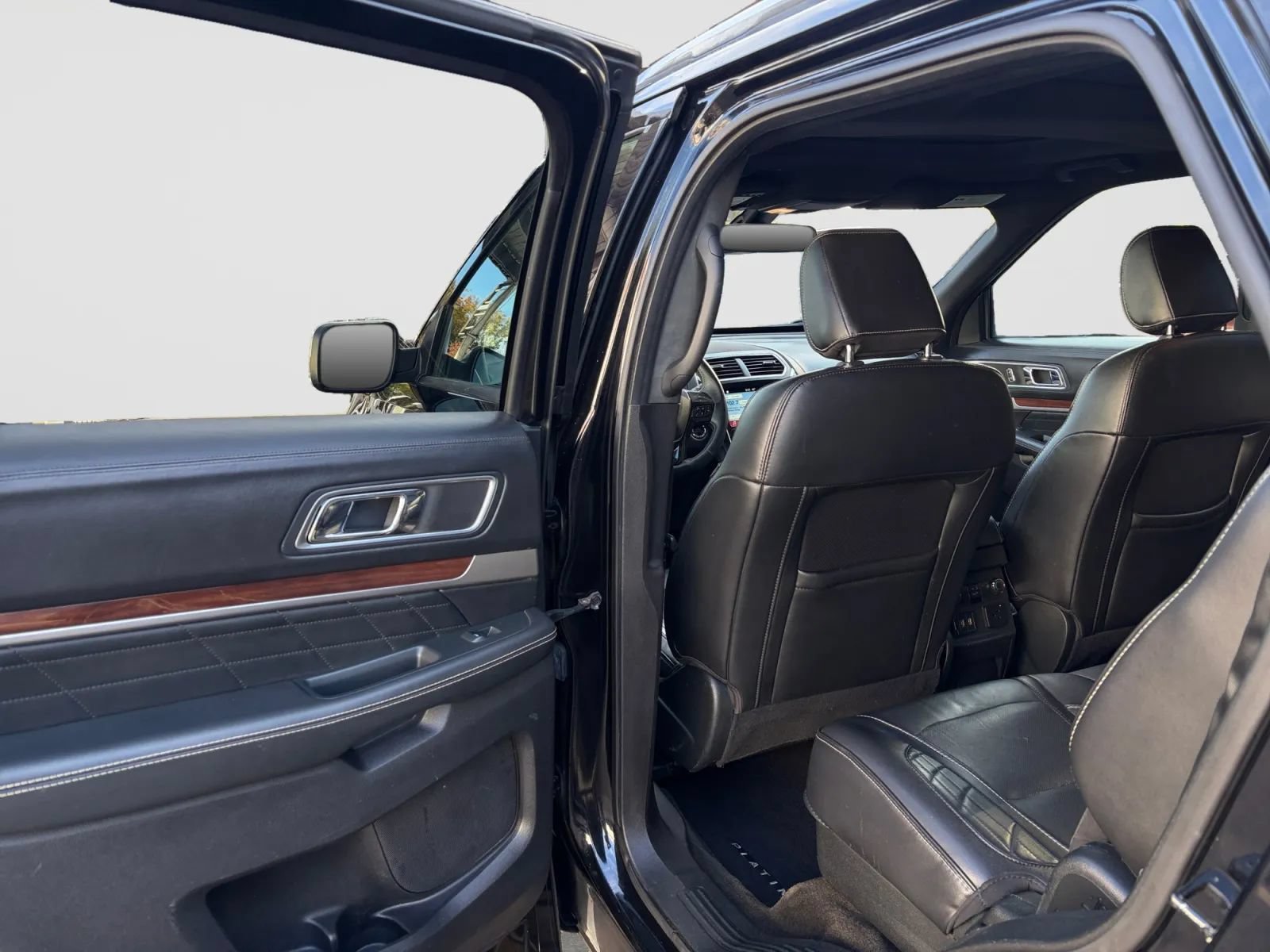 Used 2018 Ford Explorer Platinum AWD/4WD image 14