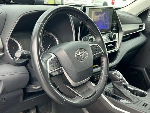 Used 2023 Toyota Highlander XLE AWD/4WD image 20