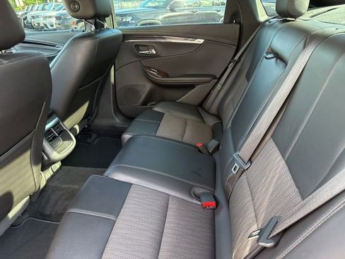 Used 2015 Chevrolet Impala LT w/ Convenience Package image 22