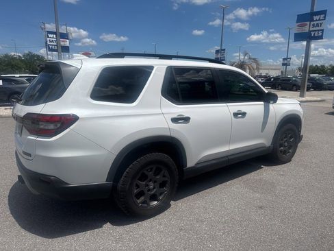 Used 2025 Honda Pilot TrailSport image 5