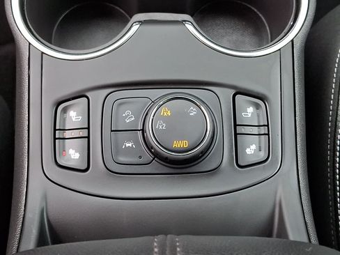 Used 2024 GMC Terrain SLT AWD/4WD image 28