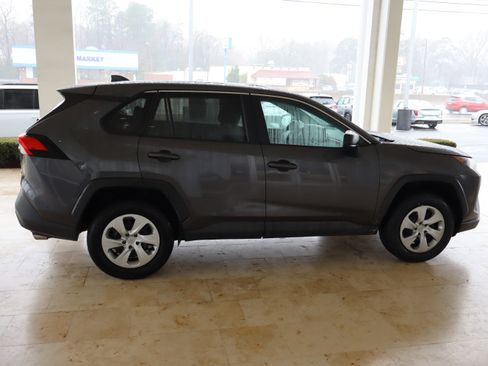 Used 2022 Toyota RAV4 LE image 11