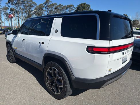 Used 2023 Rivian R1S Adventure image 3
