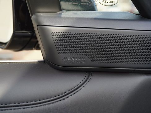 New 2025 Land Rover Range Rover Long Wheelbase SE image 12