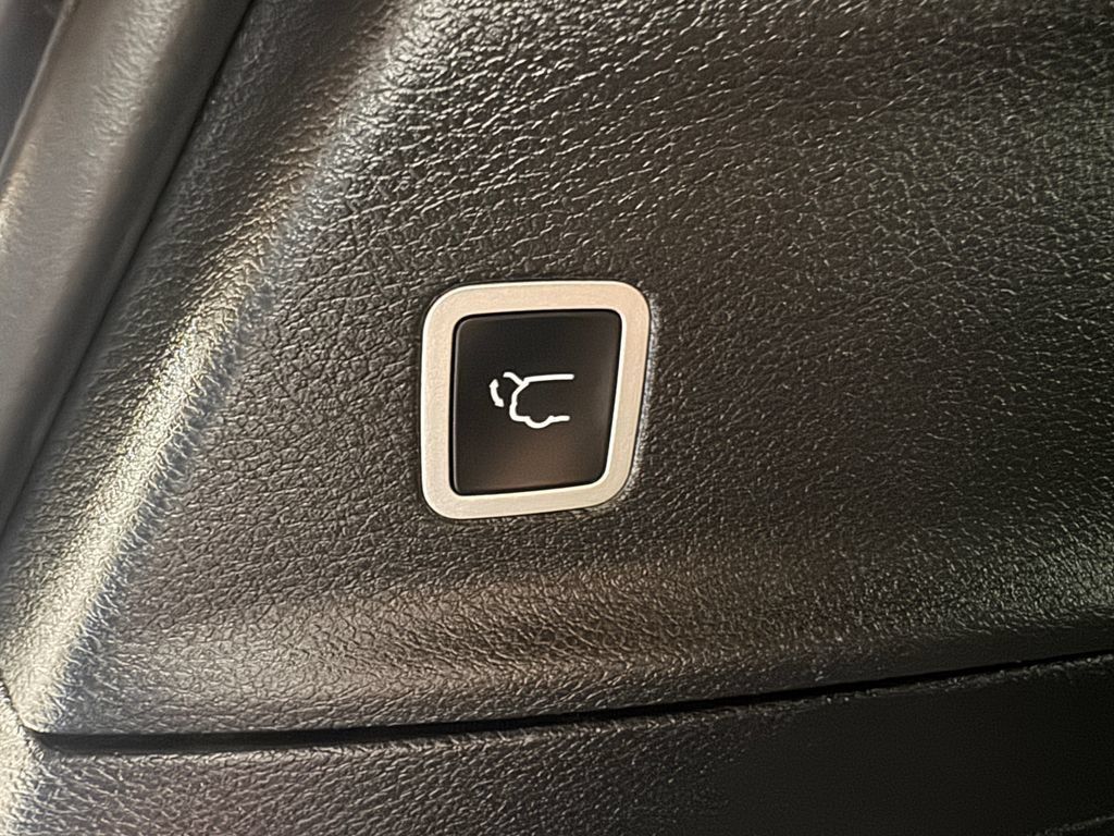 Used 2025 Chrysler Pacifica Select FWD image 35