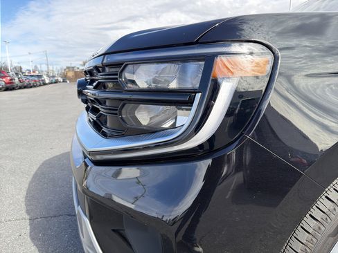 Used 2025 Ford Expedition Platinum w/ Driver's Package image 10