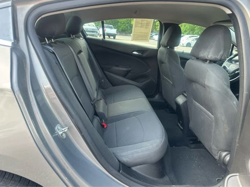 Used 2017 Chevrolet Cruze LT FWD image 19