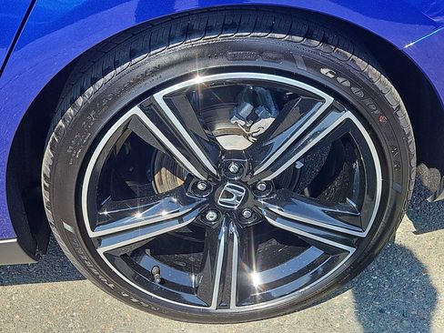 Used 2025 Honda Accord Sport image 3