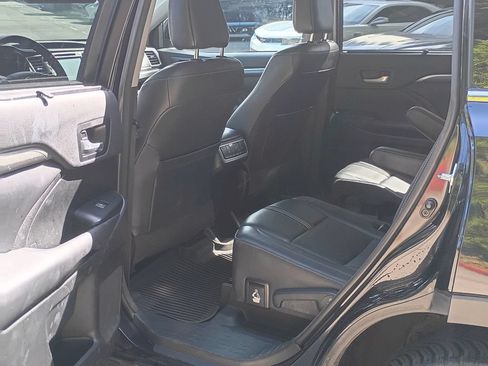 Used 2017 Toyota Highlander SE AWD/4WD image 17