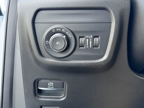 Used 2023 Jeep Grand Cherokee Limited image 29