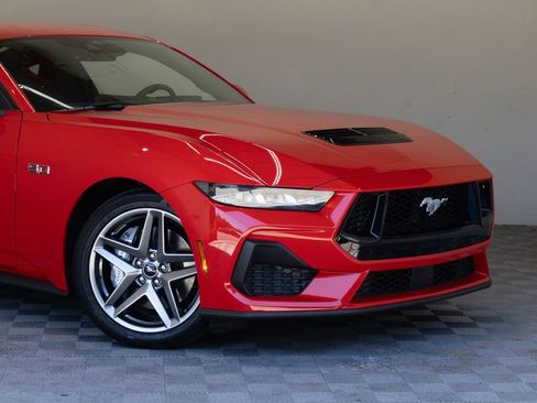 Used 2025 Ford Mustang GT RWD image 3