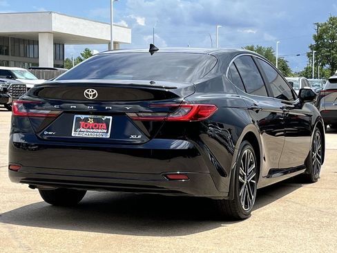 Used 2025 Toyota Camry XLE FWD image 4