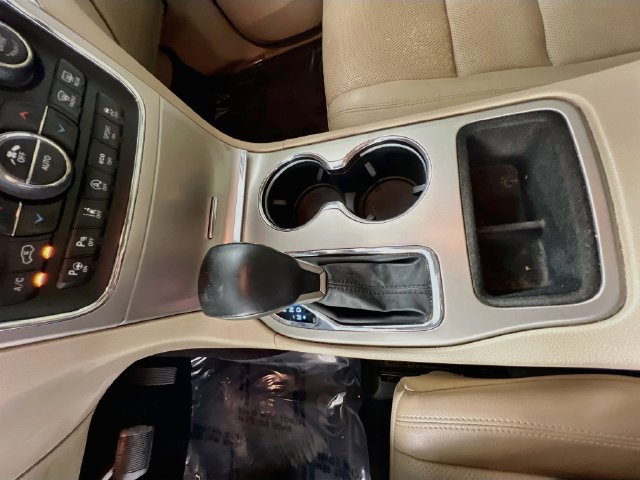 Used 2017 Jeep Grand Cherokee Limited w/ Luxury Group II RWD image 25