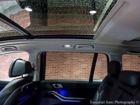 Used 2025 BMW X7 xDrive40i w/ Premium Package image 15