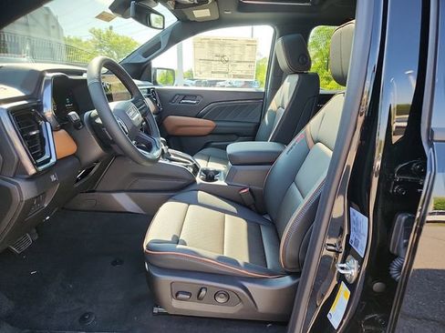 New 2026 GMC Canyon AT4 w/ Technology Plus Package AWD/4WD image 9