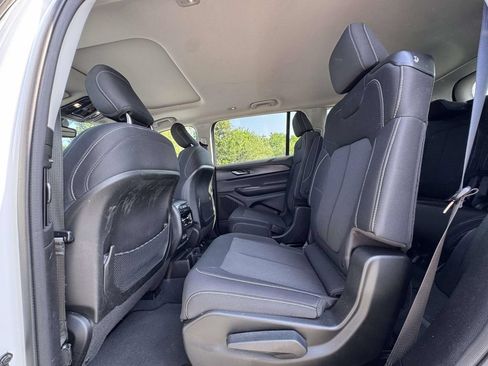 Used 2023 Jeep Grand Cherokee L Laredo w/ Luxury Tech Group I AWD/4WD image 15