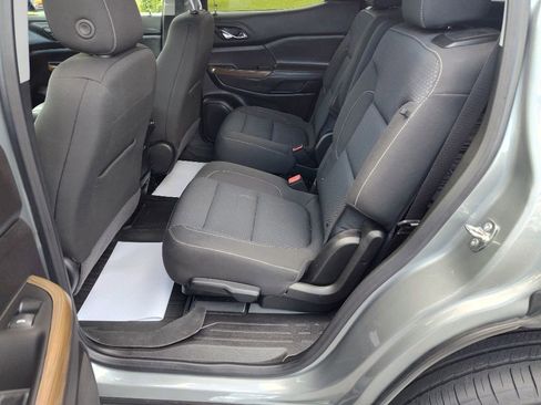 Used 2023 GMC Acadia SLE w/ Driver Convenience Package image 14