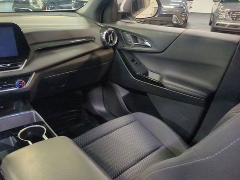 Used 2025 Chevrolet Equinox LT FWD image 16