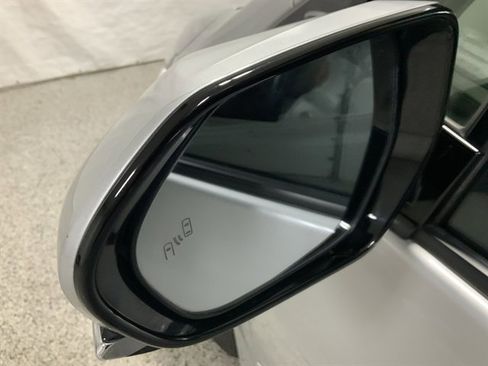 Used 2019 Toyota Prius Prime Advanced image 24